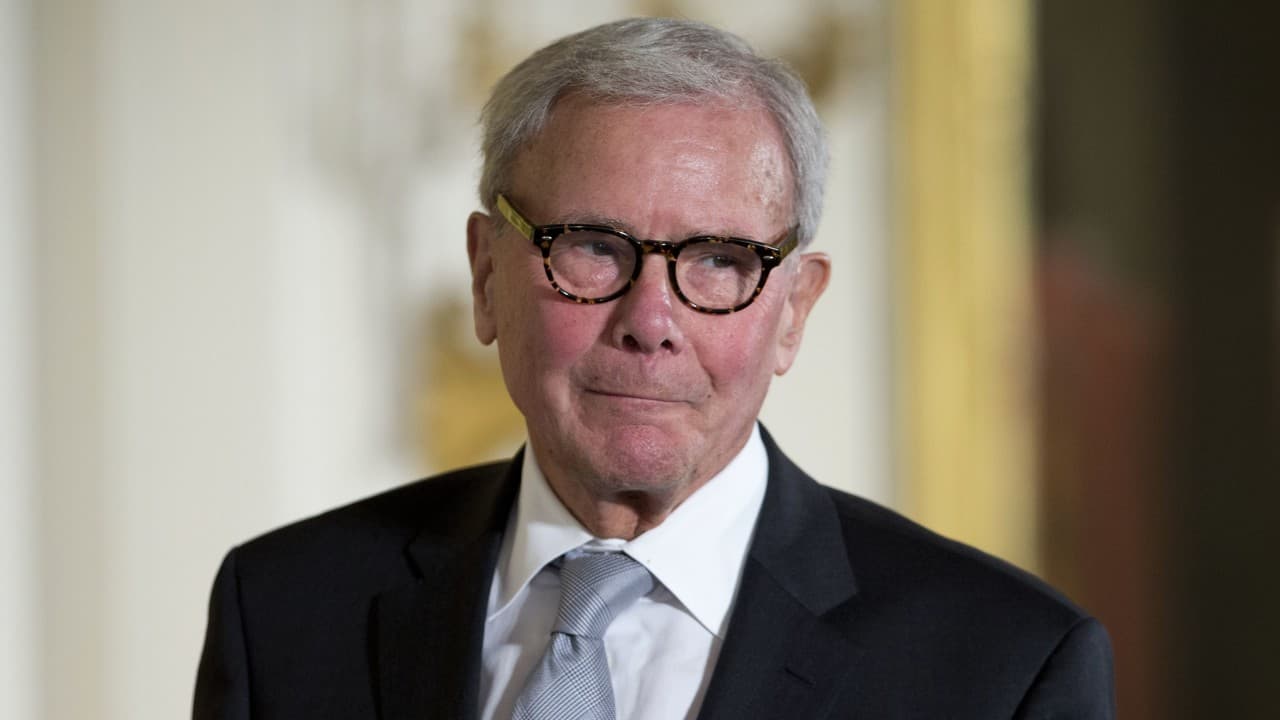 Fuertes críticas al periodista que dijo que los "latinos tienen que trabajar más duro para la asimilación" 