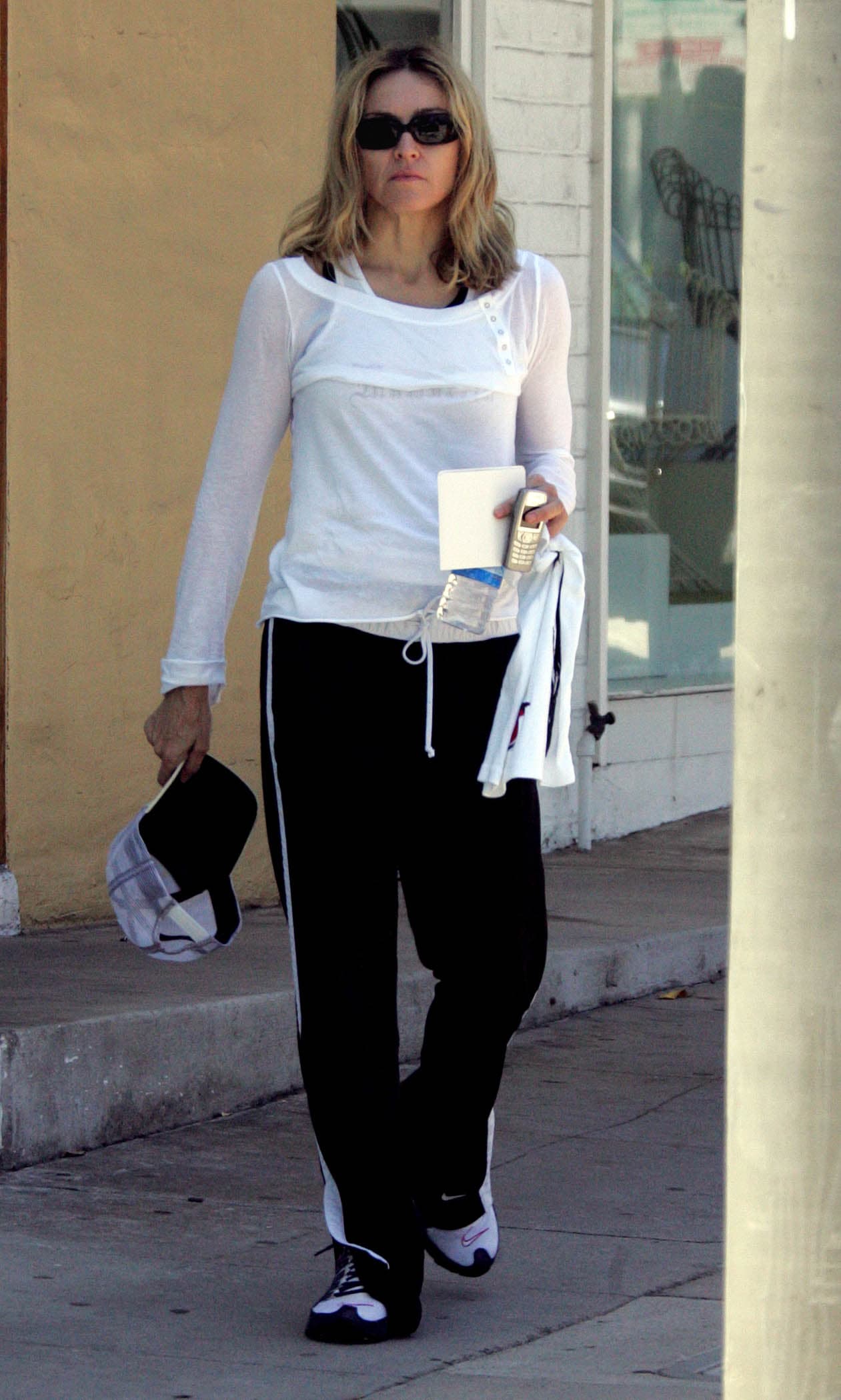 Madonna. Ella sin duda tiene muchísimo mérito que debemos aplaudirle, si nos referimos a su figura.