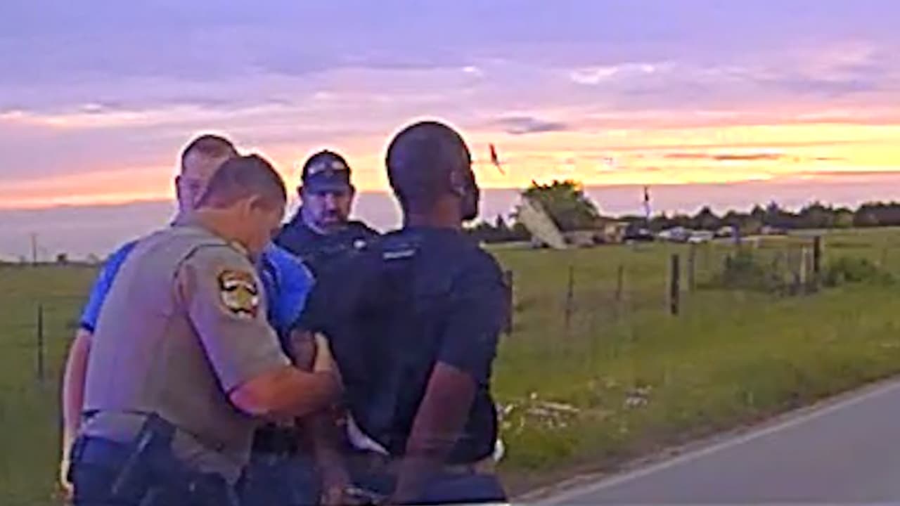 La Policía anunció el lunes por la mañana que Broderick fue arrestado en el área de Manor después de que una persona llamara all 911 para informar que había un hombre caminando por la carretera US 290.