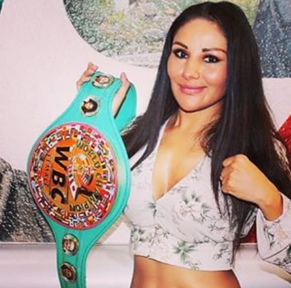 En 'Íntimamente Compartiendo Entre Amigas', conoceremos el lado maternal de la boxeadora mexicana, Mariana la 'Barbie' Juárez.