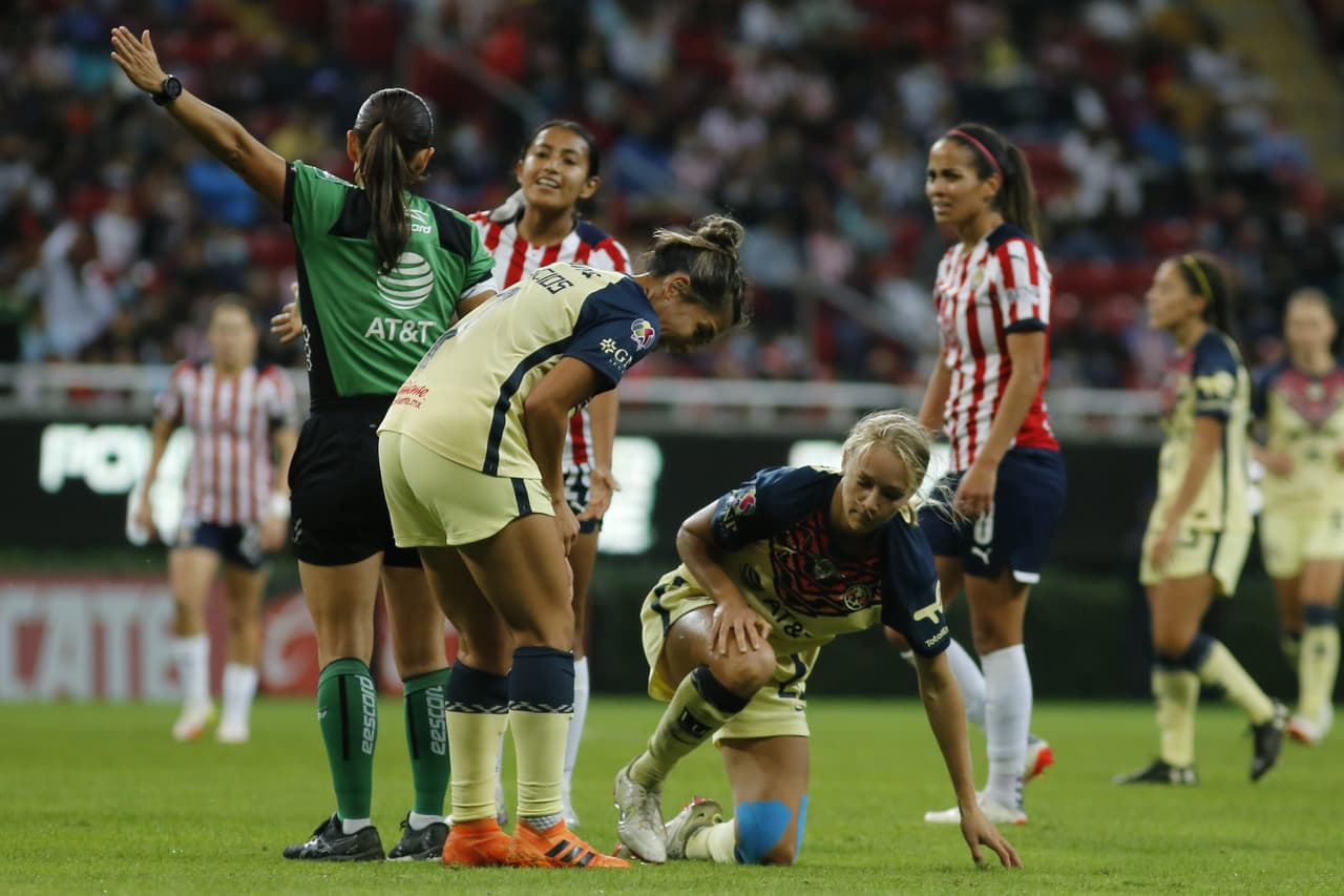 during the game Guadalajara vs America, corresponding to Quarterfinal second leg round match of Torneo Apertura Grita Mexico A21 of the Liga BBVA MX Femenil, at Akron Stadium, on December 06, 2021. 
<br>
<br> durante el partido Guadalajara vs America, correspondiente al partido de vuelta de Cuartos de Final del Torneo Apertura Grita Mexico A21 de la Liga BBVA MX Femenil, en el Estadio Akron, el 06 de diciembre de 2021.