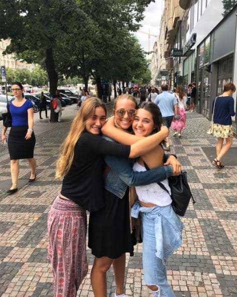 Las tres hermanas presumen una excelente relación en Instagram y son muy unidas a pesar de que cada una tiene lugares de residencia diferentes.