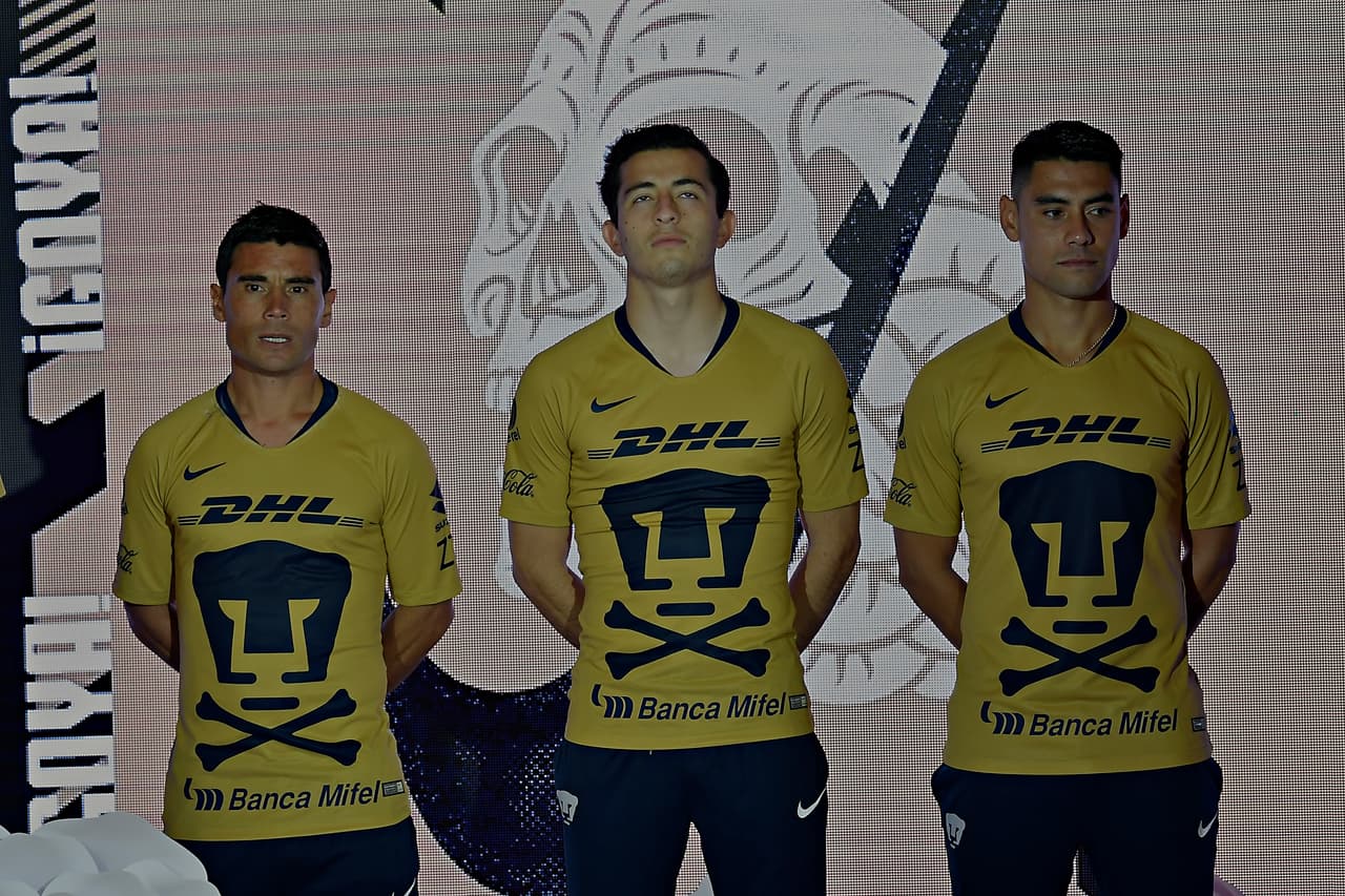 Sin duda una pieza que quedará en la historia del equipo. Consigue en 
<a href="http://bit.ly/PumasDiadeMuertos" target="_blank">UDNfanshop la playera Edición Especial de Dia de Muertos de Pumas.</a>