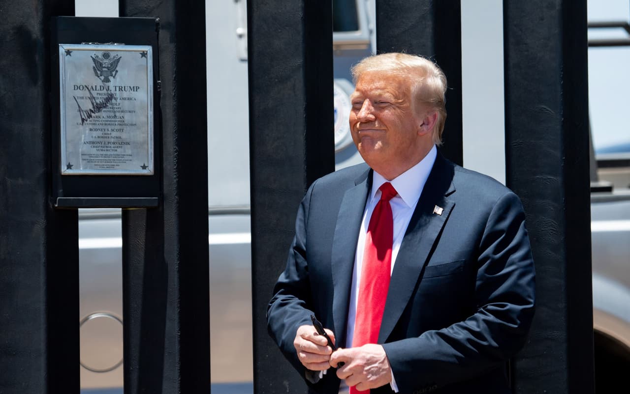 Trump viaja a Arizona para poner una placa con su firma en el muro fronterizo y tener un evento de campaña