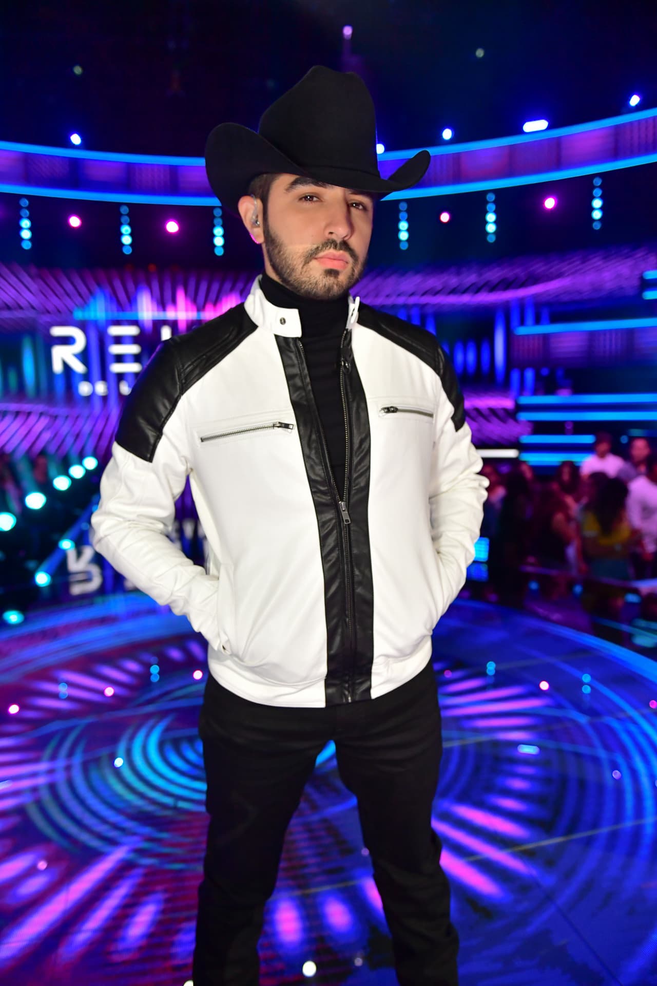 Su sombrero es de la firma más grande del mundo en este accesorio: Stetson. El modelo que eligió para esta gala fue 'El presidente', que tiene un costo de casi $1,000, debido a que está adornado con una pequeña hebilla de 10 kilates.