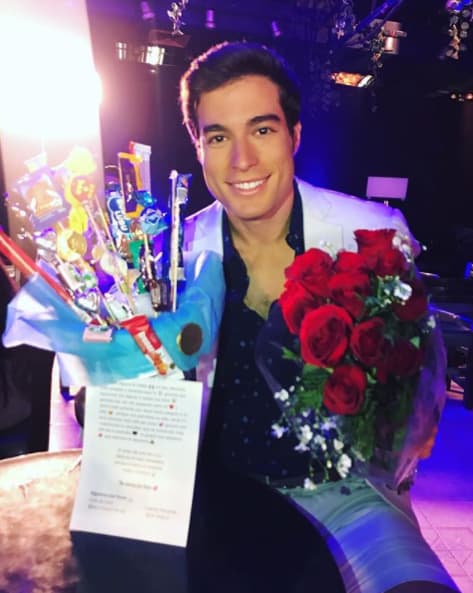 La popularidad de Danilo ha crecido rápidamente y él está feliz de recibir regalos, cartas y comentarios cariñosos de sus fans.