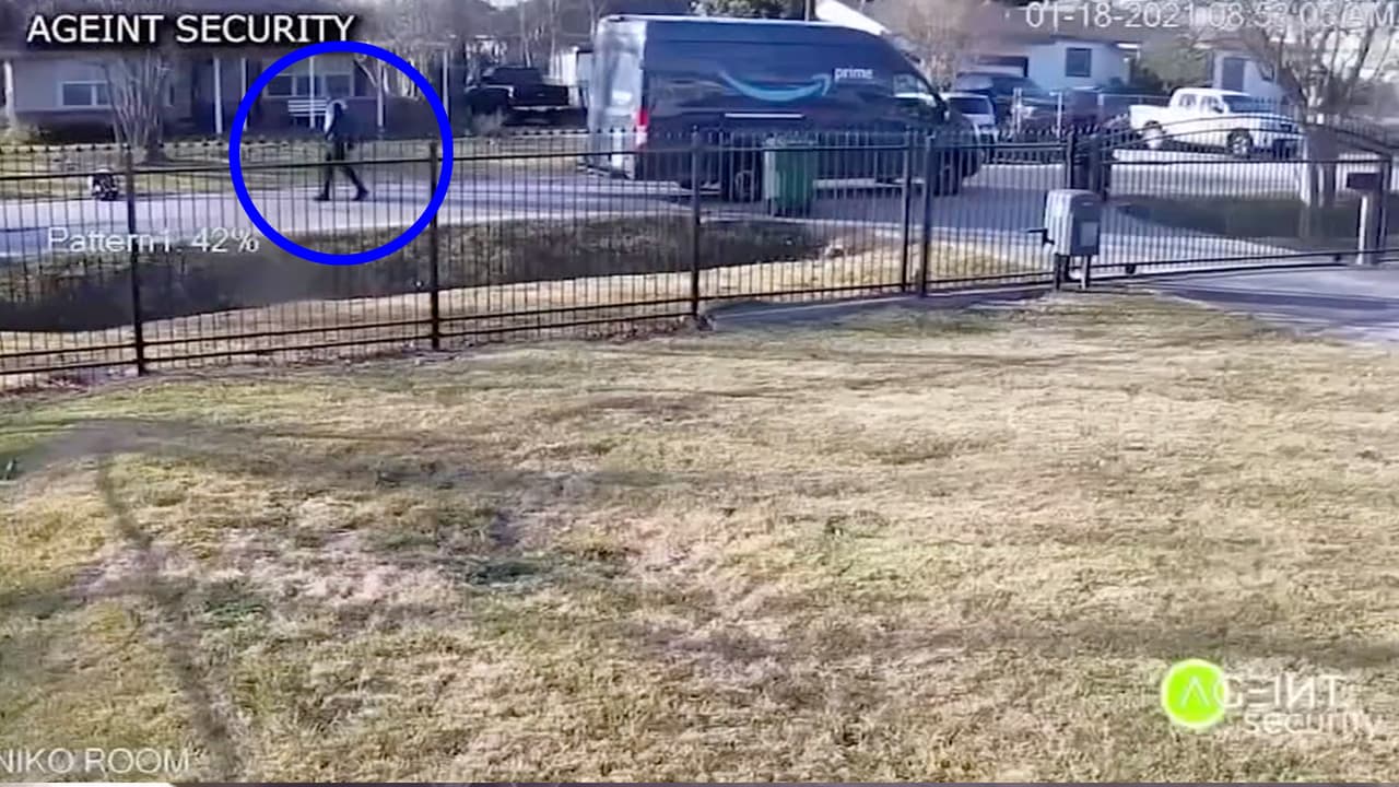 Flores señala que siguió su camino pensando que los padres del menor estarían cerca, sin embargo, no estaba tranquilo por lo que regresó en unos minutos y para su sorpresa, el bebé seguía en el mismo lugar.