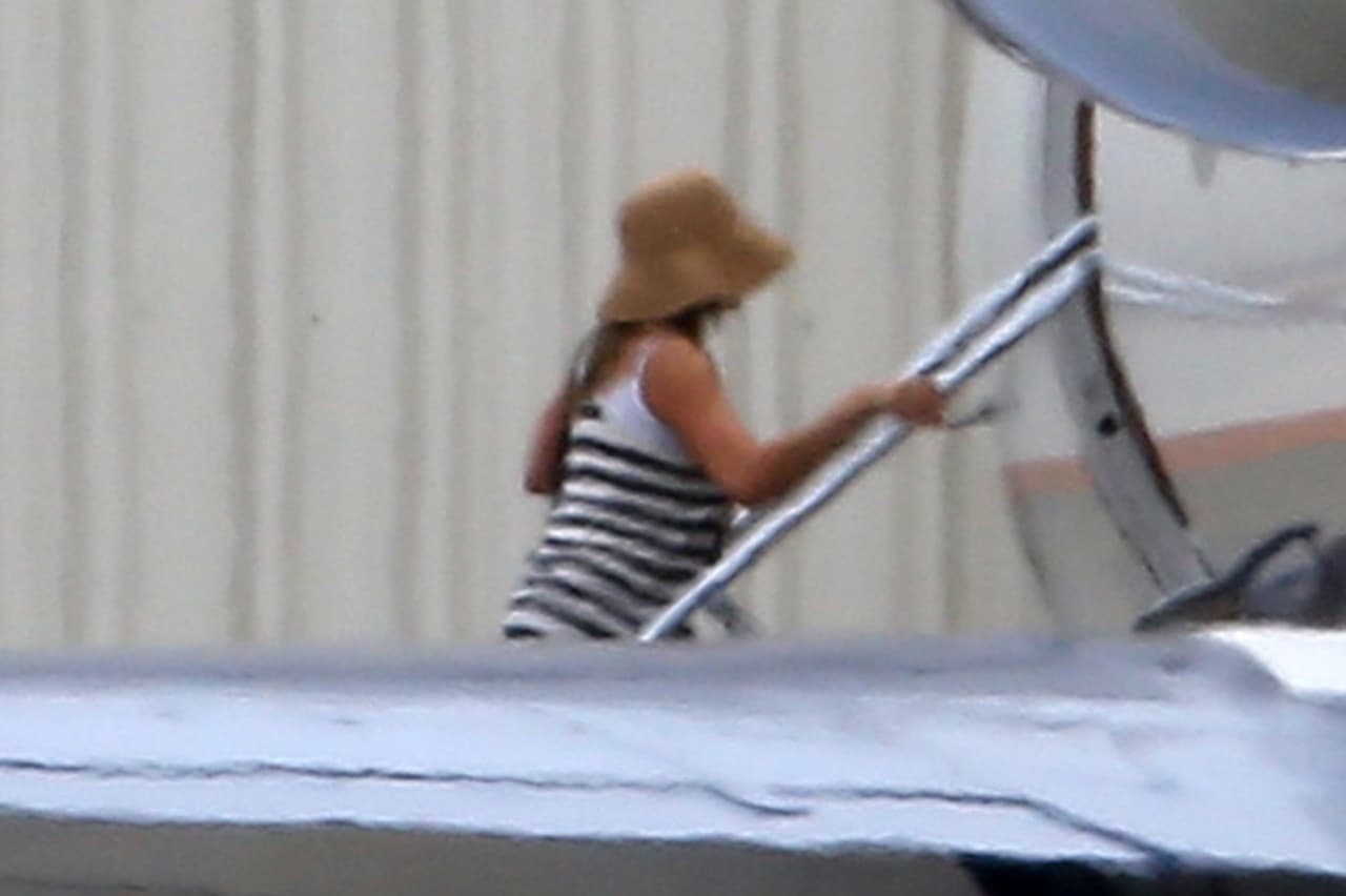 Después de su boda sorpresa, los famosos de fueron en jet privado a Bora Bora.