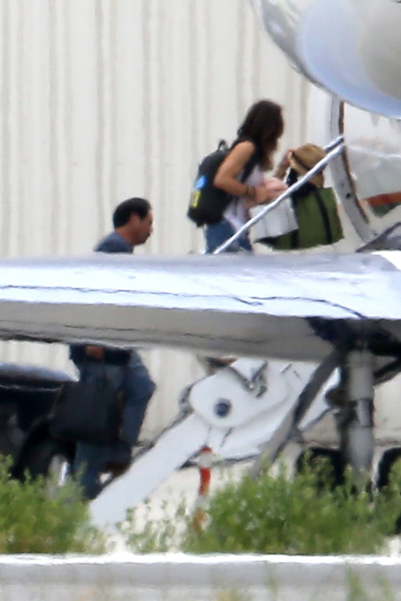 Después de su boda sorpresa, los famosos de fueron en jet privado a Bora Bora.