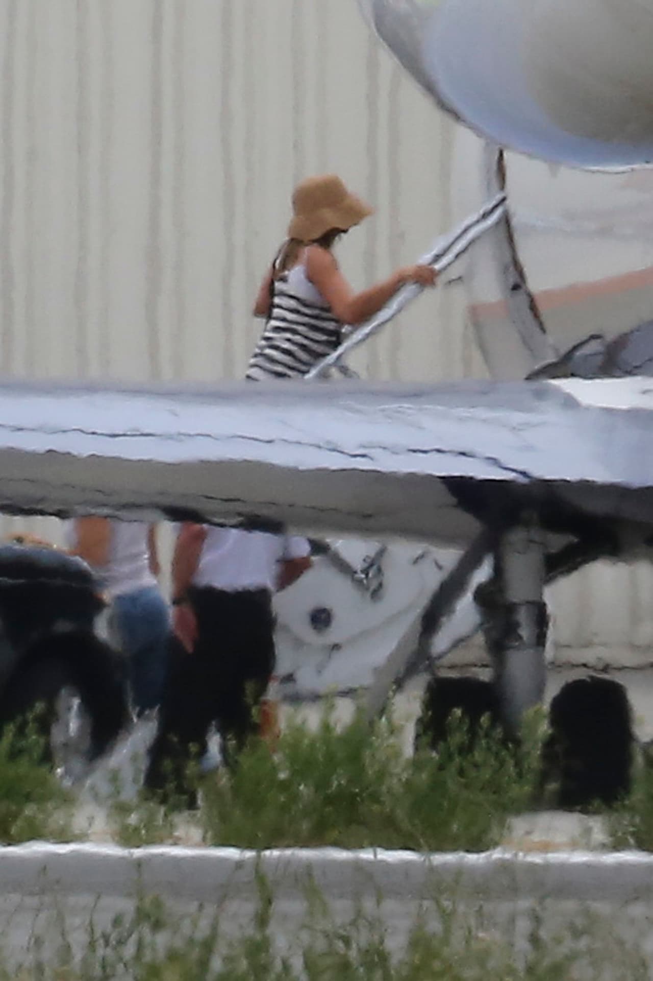 Después de su boda sorpresa, los famosos de fueron en jet privado a Bora Bora.