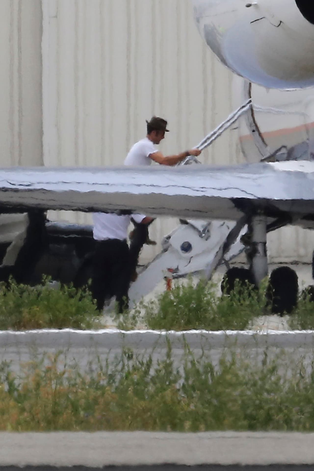 Después de su boda sorpresa, los famosos de fueron en jet privado a Bora Bora.