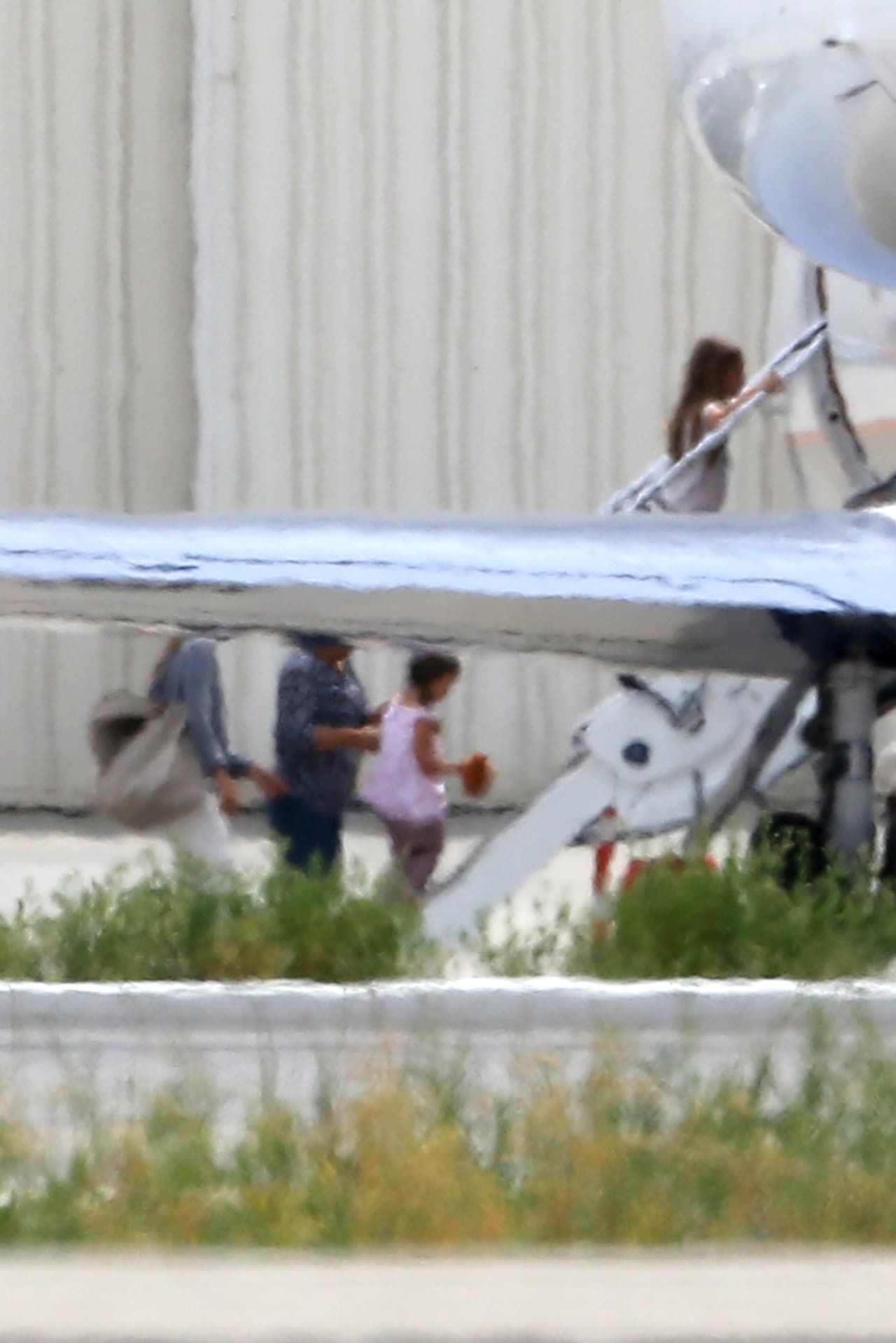 Después de su boda sorpresa, los famosos de fueron en jet privado a Bora Bora.