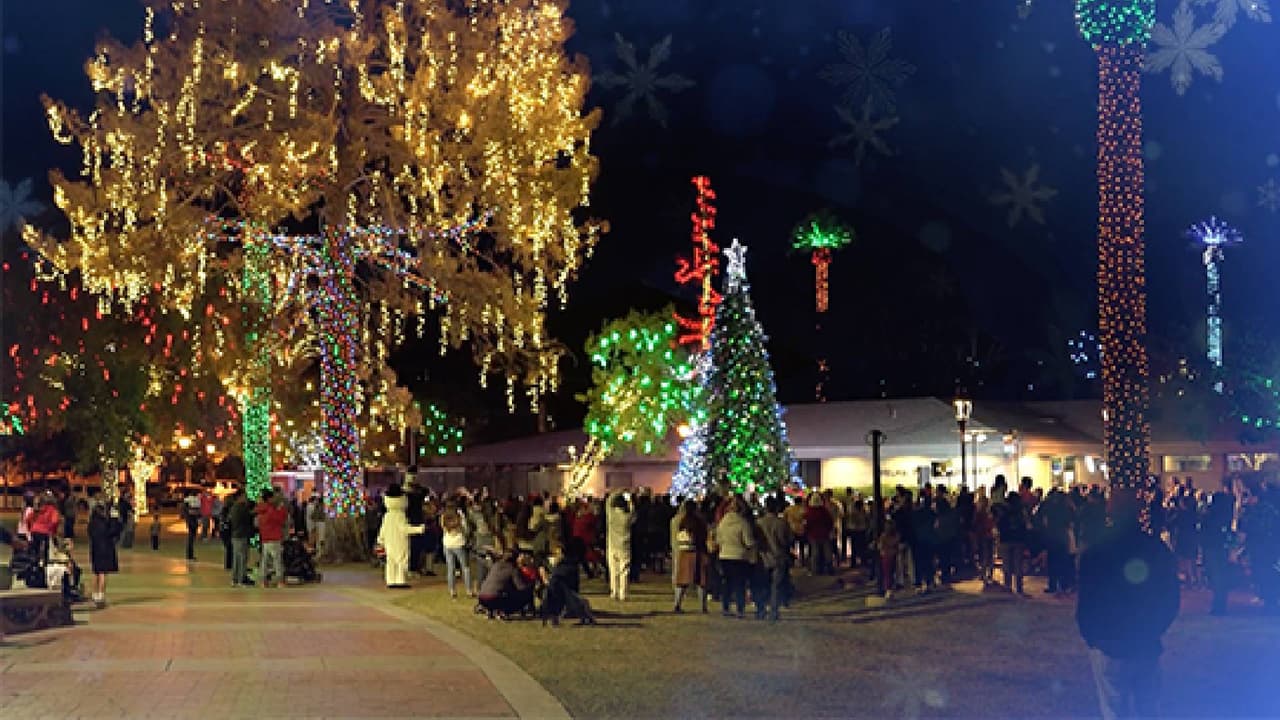 <b>Glendale Glitters</b>
<br>Cuándo: 24 y 25 de noviembre
<br>Dónde: 5750 West Glenn Drive, Glendale
<br>Costo: Entrada gratuita
<br>
<a href="https://www.glendaleaz.com/events" target="_blank">Más detalles en este enlace.</a>