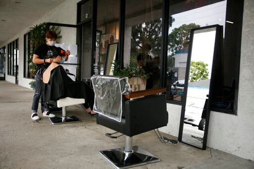 "¿Te gustaría salir a cenar y estás al lado de una de estas tiendas y tienes el pelo volando en la hamburguesa?", dijo Jones.