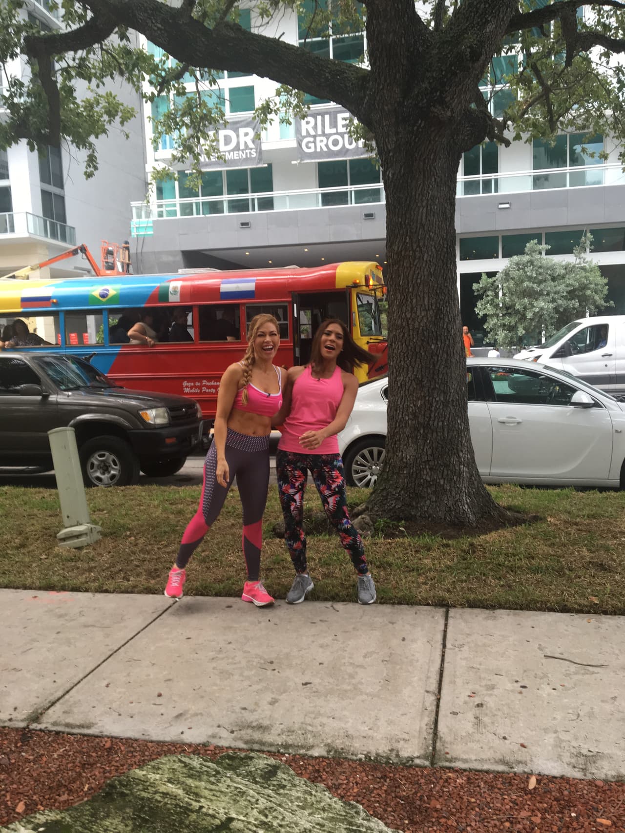 Ir a un parque es una gran idea para entrenar el cuerpo y ahorrarse el dinero de un gimnasio.