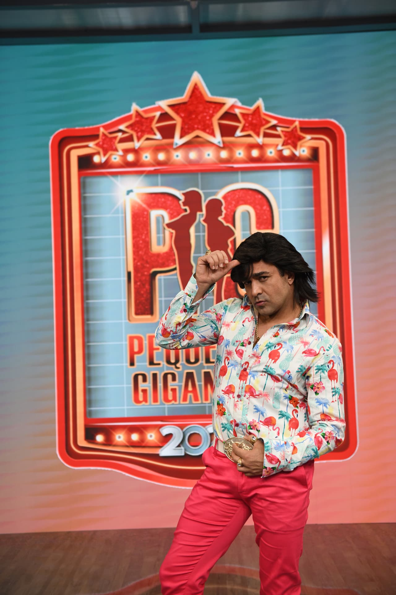 Albertano, personaje intepretado por Ariel Miramontes, será juez por tercera ocasión en esta competencia. Su carisma y buen humor, serán fundamentales para hacer sus críticas.