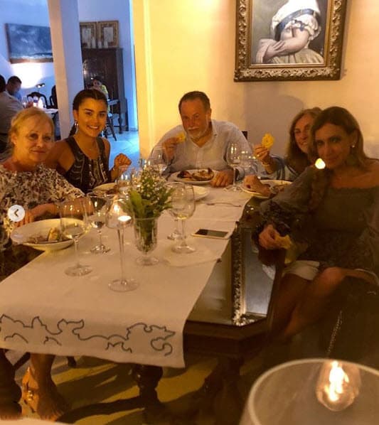 Como ya es costumbre para Raúl en sus viajes, compartió con sus seguidores lo que comía.