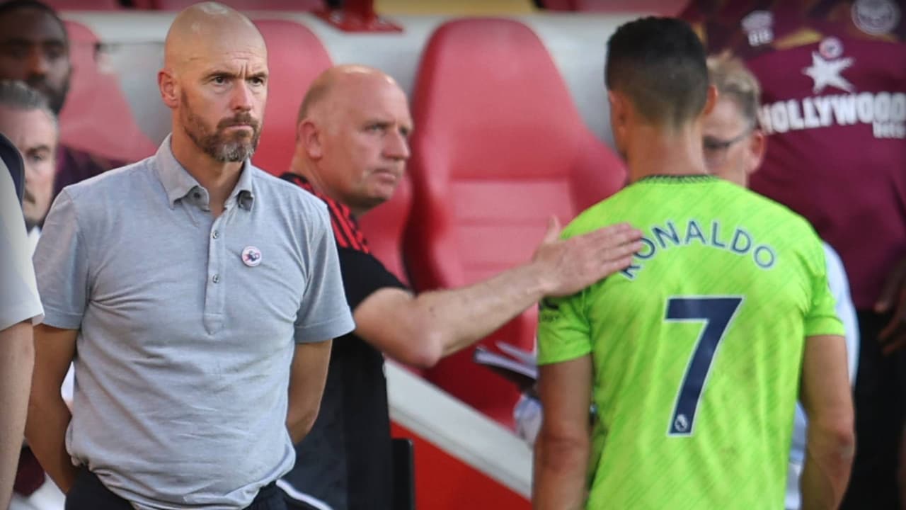 Erik Ten Hag y Cristiano Ronaldo ni se voltearon a ver al término del partido que perdieron ante el Brentford.