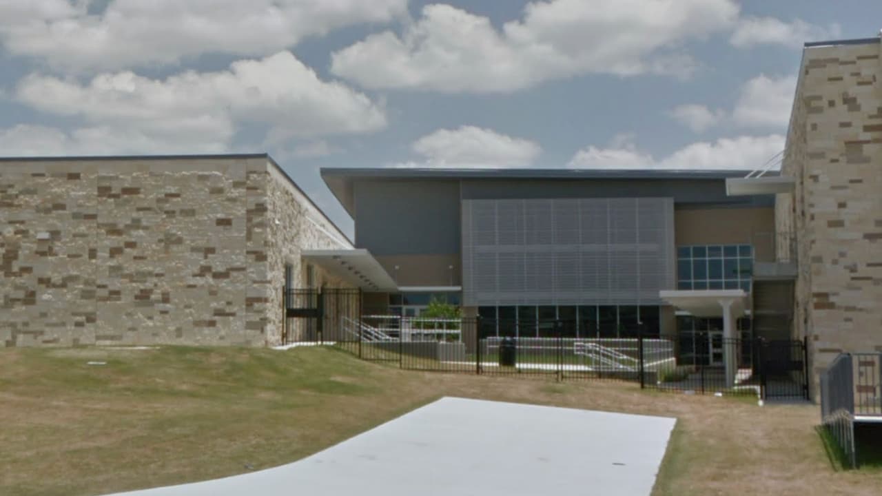 Una alumna es sospechosa de apuñalar y matar a su compañera de 14 años en una escuela de Texas