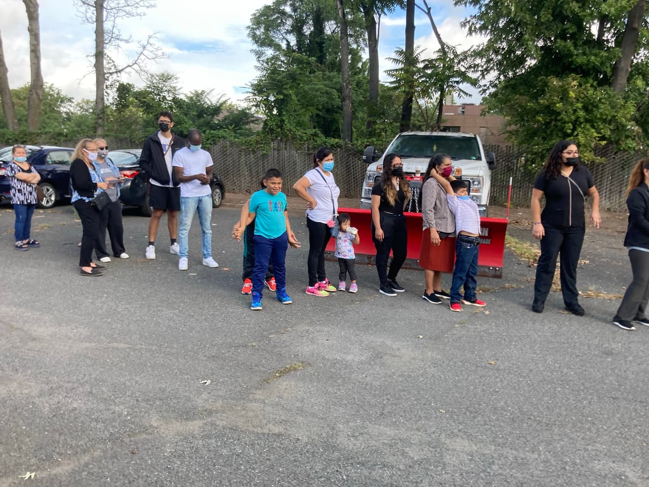 En Nueva Jersey, 120 familias se beneficiaron de la entrega, que fue encabezada por Caridades Católicas.