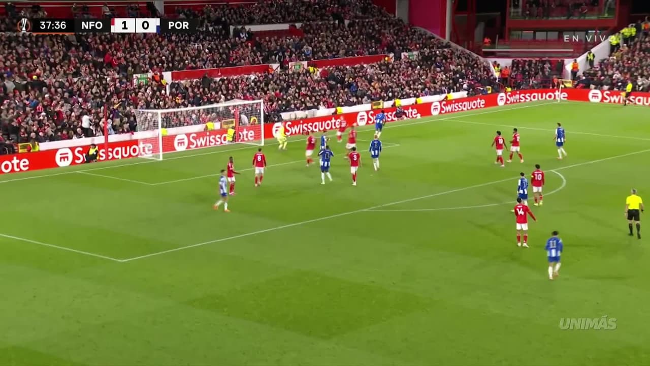 ¡ATAJADÓN DE SELS! Evita el golazo de Varela y Nottingham mantiene la ventaja frente a Porto