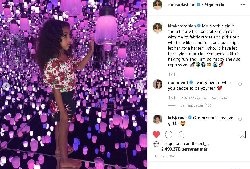 ¡Mi chica 'Northie' es la máxima 'fashionista'! Ella viene conmigo a las tiendas de telas y elige lo que le gusta y para nuestro viaje a Japón, dejé que se peinara ella misma", escribió Kim en el pie de las 
<b><a href="https://www.instagram.com/p/B1C8_KpghzA/" target="_blank">10 fotos que publicó. </a></b>