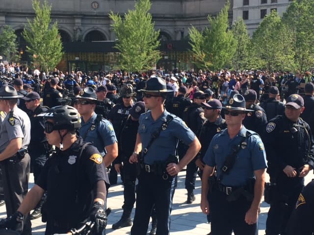 Masiva protesta de Black Live Matter en Cleveland, Ohio donde se celebra el segundo día de la Convención Nacional Republicana ante grandes medidas de seguridad.