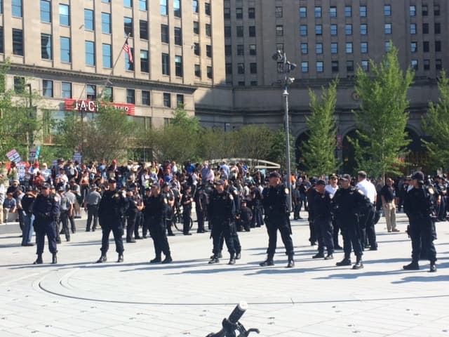 Masiva protesta de Black Live Matter en Cleveland, Ohio donde se celebra el segundo día de la Convención Nacional Republicana ante grandes medidas de seguridad.
