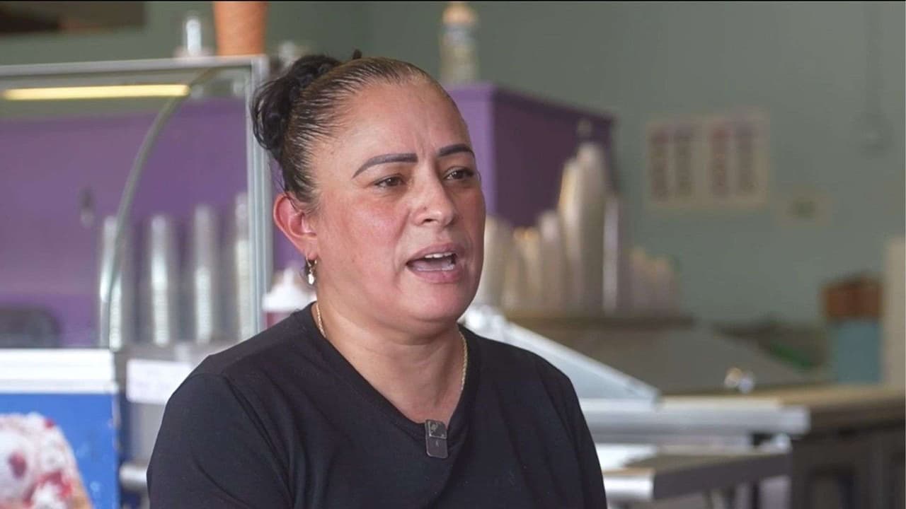 "Debe tener dos trabajos para poder pagarla": Inquilinos de San Joaquín resienten el aumento en las rentas