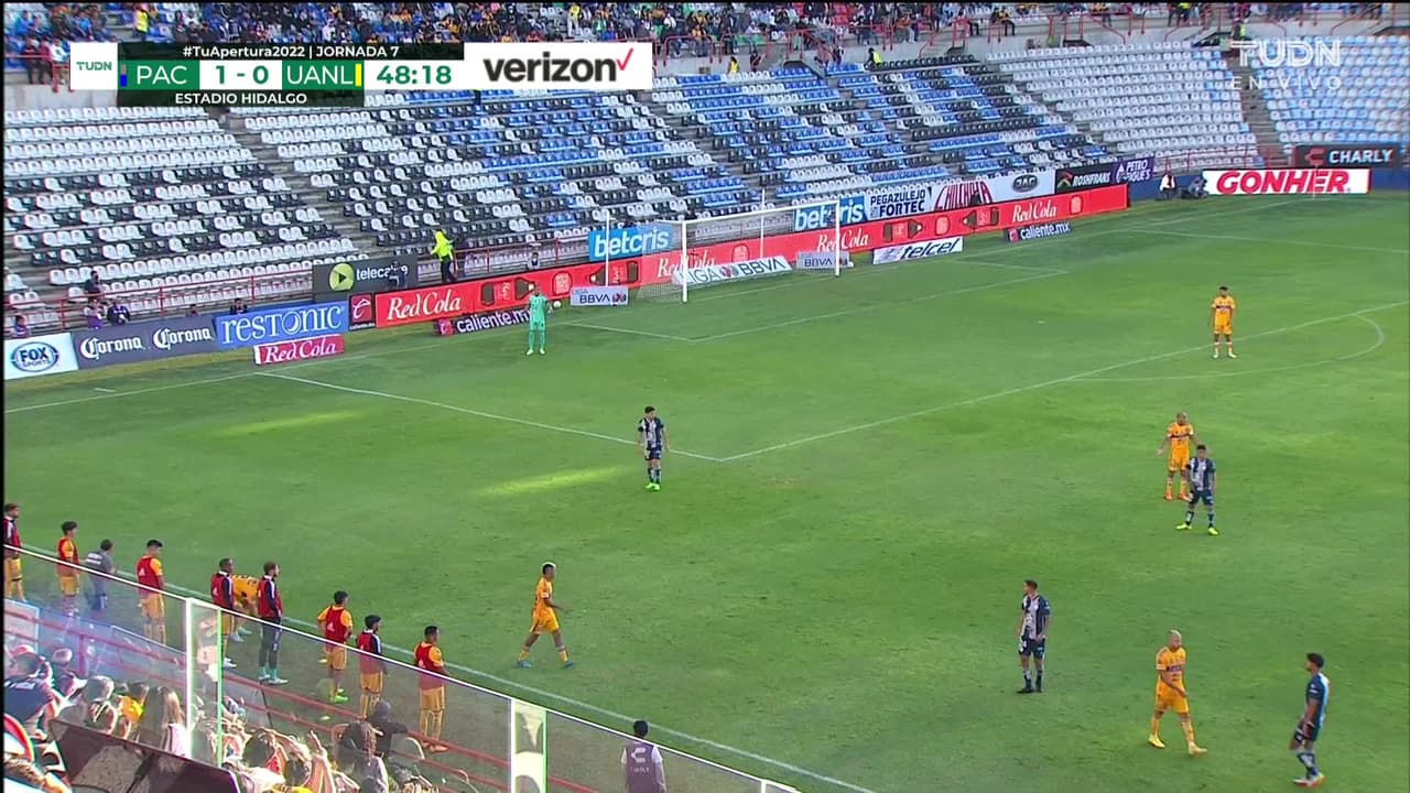 ¡TIRO ATAJADO! disparo por Romario Ibarra.