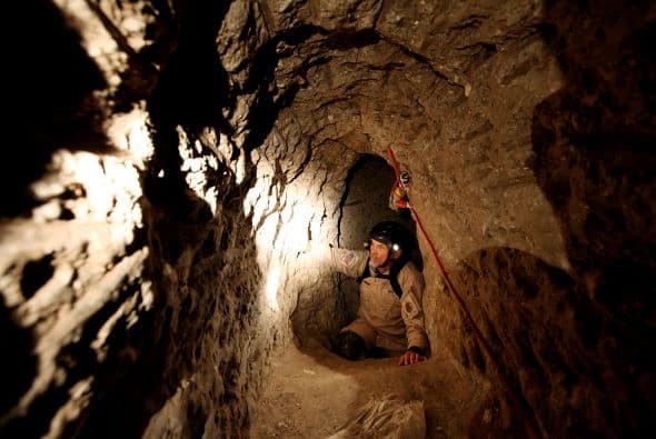 En un operativo nocturno realizado en Otay Mesa, San Diego (unos 200 km al sur de Los Angeles), se halló la salida de un túnel de unos 550 metros de largo que atravesaba por debajo de unos almacenes hasta una localidad en Tijuana, ciudad fronteriza del estado mexicano de Baja California.