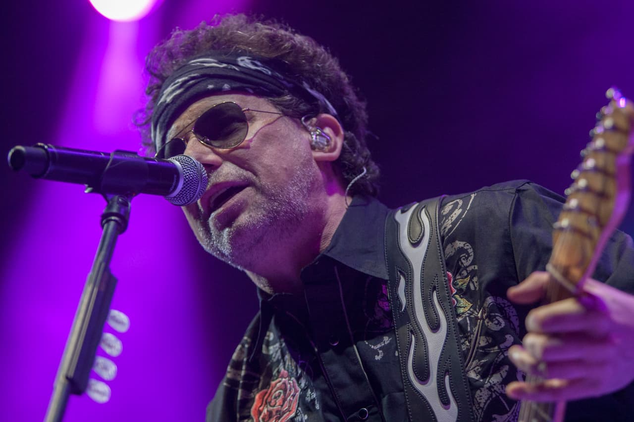 Andrés Calamaro, por Mejor Canción de Rock por "La Noche"