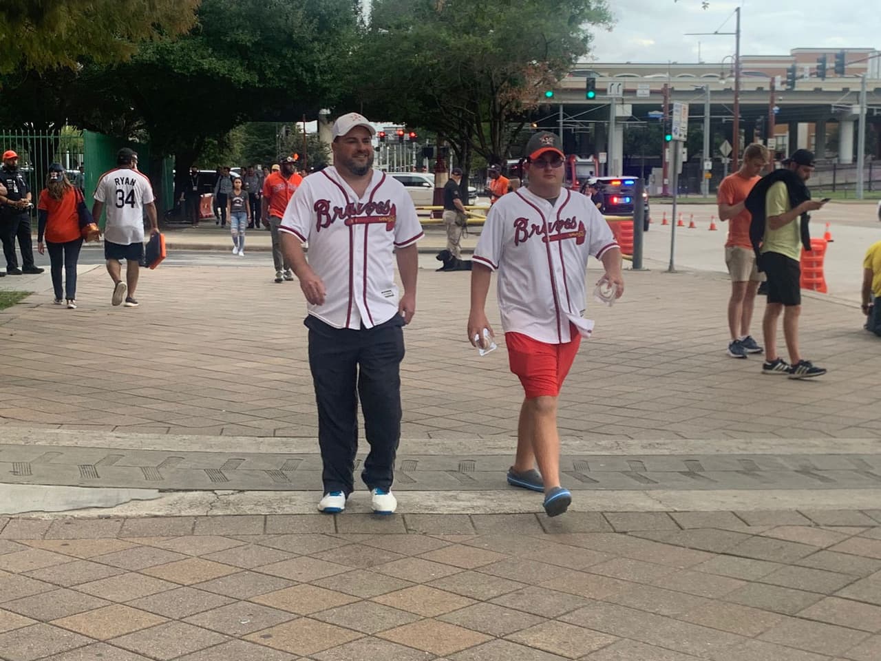 Houston se muestra listo para albergar el arranque de la Sere Mundial entre los Huston Astros y los Atlanta Braves.