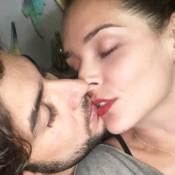 Y sí que logró enamorarla, aunque su relación terminó cinco meses después de haber iniciado.