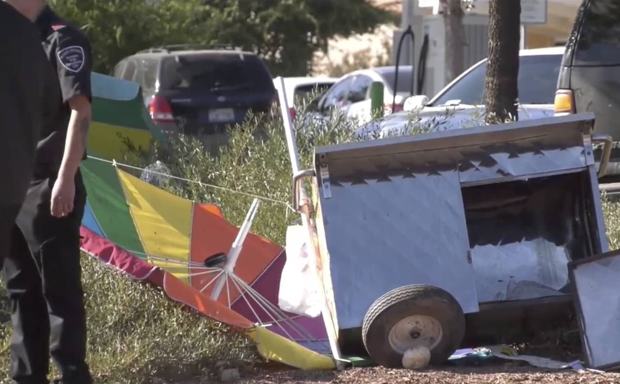 "Yo me siento destrozada al ver a mi hija así, sin poderse mover", dijo Juana Muñoz, madre de la víctima. "Ella salió a la calle a buscar la vida para llevarles el pan de cada día a sus hijos. No es justo lo que está ella padeciendo".