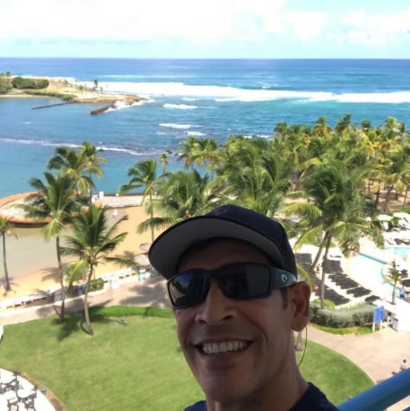 Johnny Lozada disfruta de un lindo día en su hermoso Puerto Rico (Octubre 14, 2016)