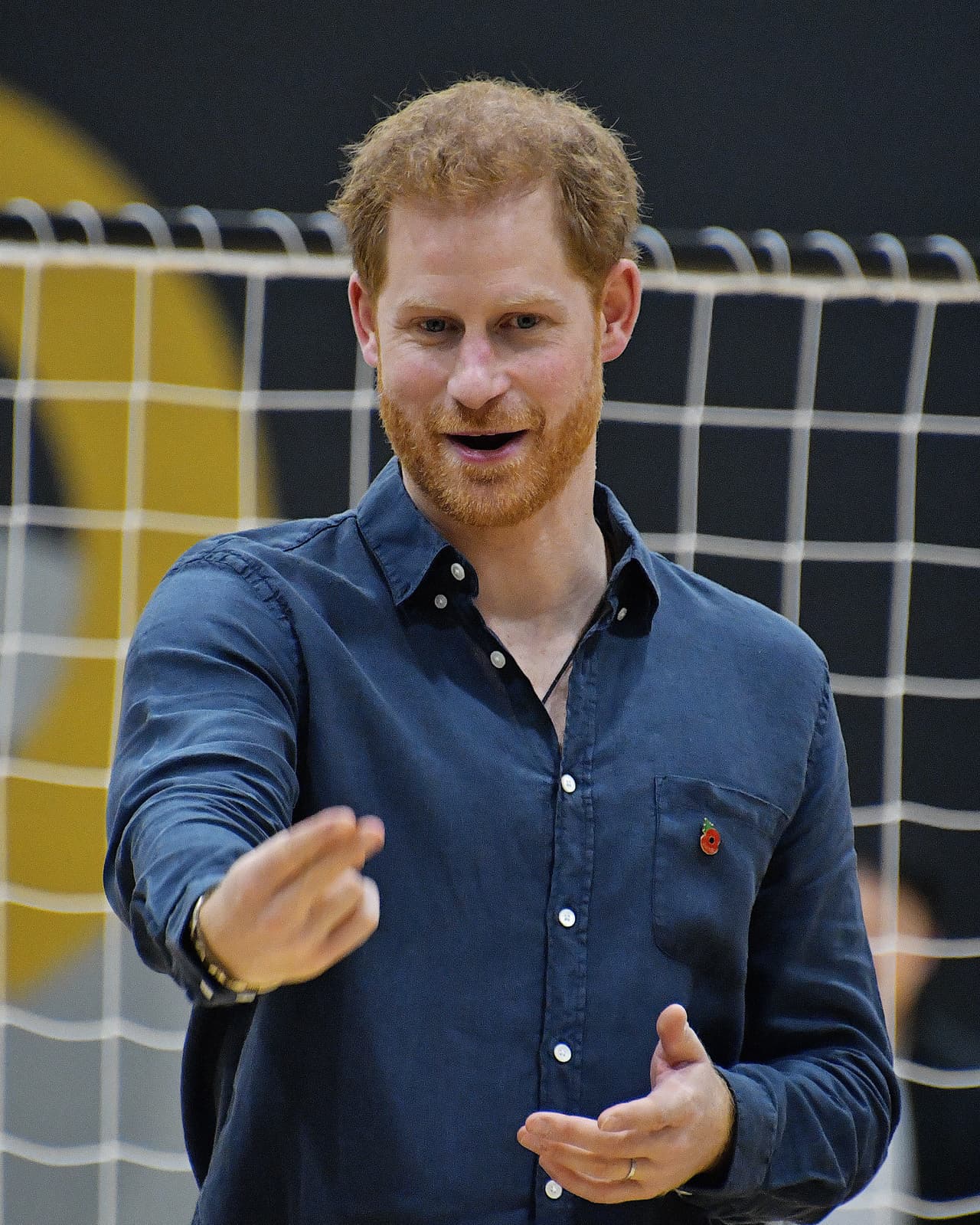 El Daily Mail asegura que otro testigo dijo que el príncipe iba en el vuelo de regreso el domingo pasado, a eso de las 11:00 am (hora local), sentado en 
<b><a href="https://www.univision.com/famosos/el-principe-harry-admite-que-puede-hacerlo-mejor-en-respuesta-a-las-criticas-por-viajar-en-jets-privados-video" target="_blank">clase económica superior. </a></b>
<br>