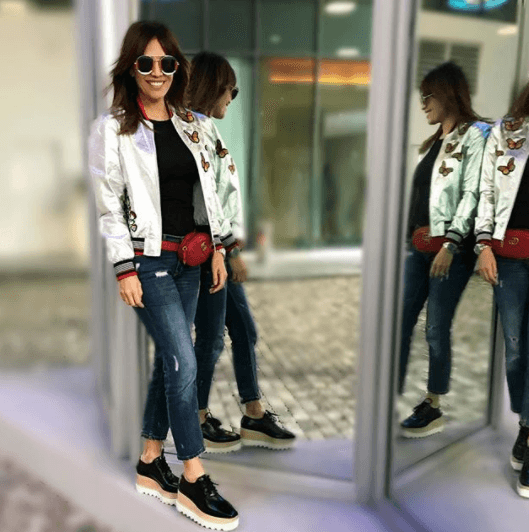 Karla es sin duda una mami "muy cool", ¿por qué no divertirse inventando estilos?