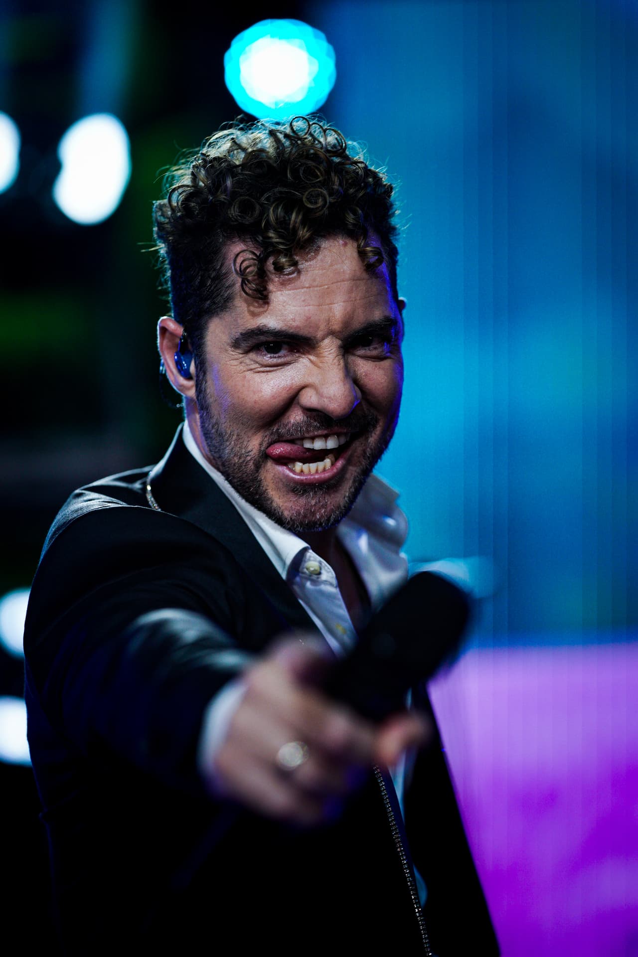 España también tuvo representación musical en la alfombra magenta gracias a 
<b>David Bisbal. </b>
<br>