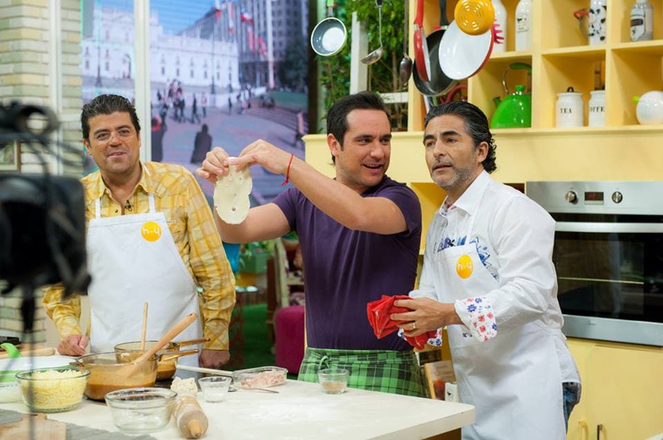 ¡Qué rico! 'el chefcito' preparó unos frijoles estilo Sonora que volvieron locos al Burro y al Negro por su gran sabor.