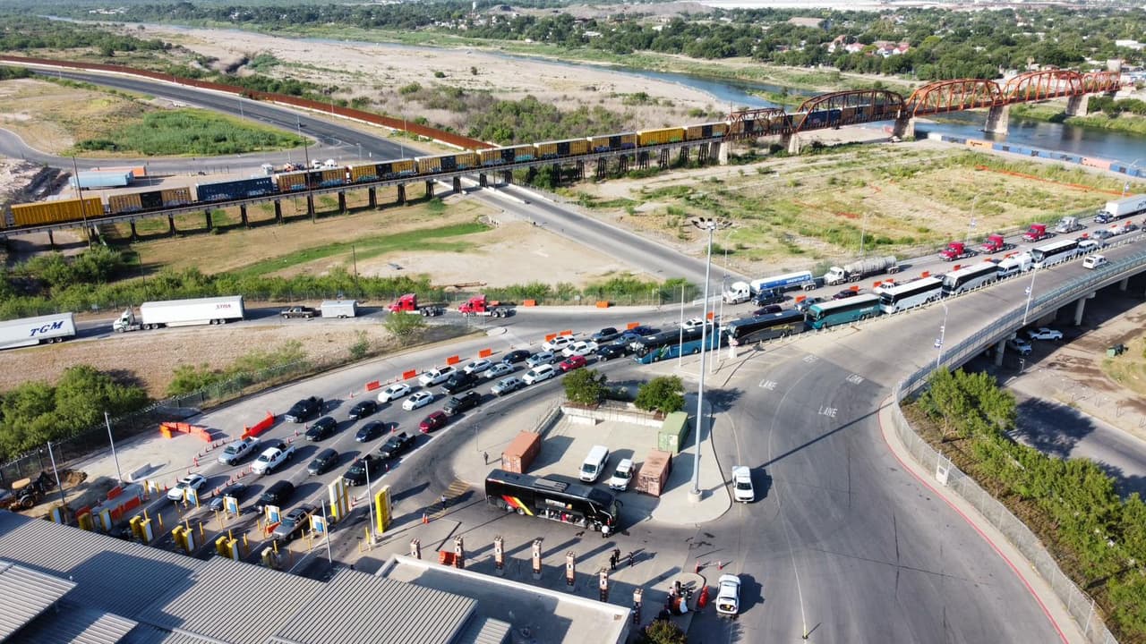 Microsoft ya resolvió la situación, pero los retrasos que provocó la falla durante cerca de 5 horas, tienen secuelas. A quienes tengan que usar los puentes en las fronteras se les sugiere revisar horarios.