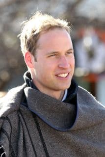 De ser cierto su reclamo, Simon Dorante-Day sería el hijo mayor del príncipe Carlos y 
<b>podría ser el segundo en la línea de sucesión al trono británico</b> desplazando al 
<b><a href="https://www.univision.com/entretenimiento/preguntan-a-los-britanicos-si-quieren-que-camila-sea-reina-y-su-respuesta-es-contundente">príncipe William</a></b>, quien nació el 21 de junio de 1982, 16 años después.