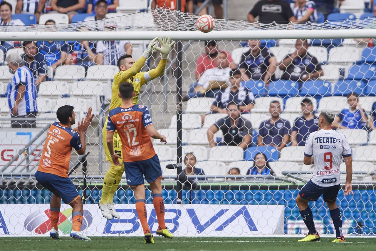 Rayados sigue en su buena racha y ahora venció a un Puebla que fue aguerrido pero que no tuvo reacción y de esa forma el equipo de Vucetich se mantiene en la cima del Apertura 2022 gracias al gol de Stefan Medina.