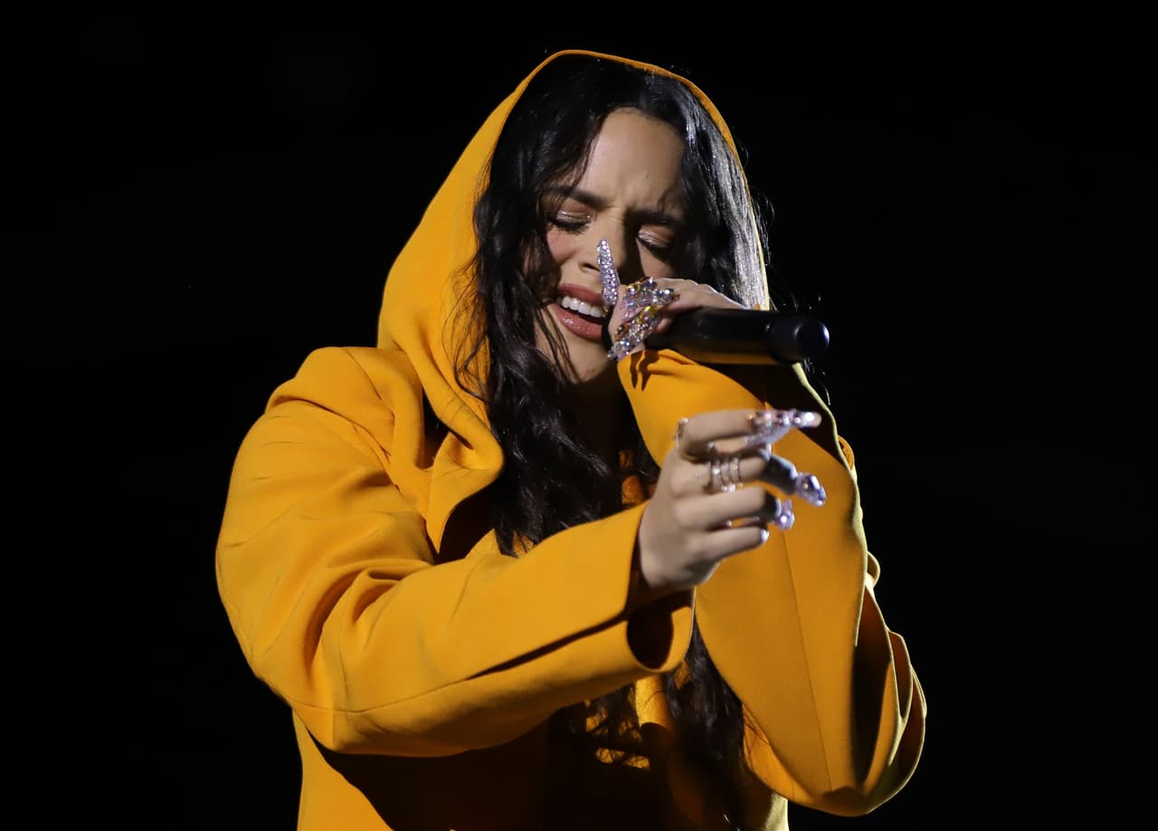 La española Rosalía hizo una versión del famoso sencillo 'Es por tí', tema que él le dedicó a su esposa cuando eran novios.