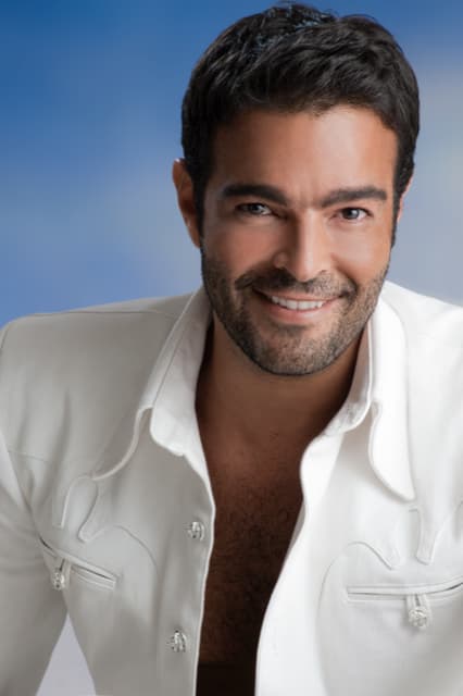 Pablo Montero es otro de los mexicanos que se subirán a la tarima del reality que llega a la pantalla este domingo 4 de octubre. Caracterizar a un ícono musical es una nueva experiencia para el artista conocido por sus grandes interpretaciones en el género regional mexicano.