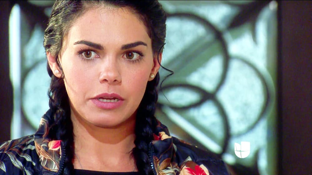 En Muchacha Italiana Viene a Casarse, Fiorella descubrió que Benigno y Aitana quieren apoderarse de la fortuna de la familia Ángeles.