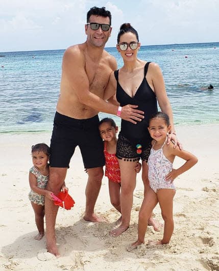 El matrimonio de la conductora va viento en popa y está en espera de su cuarta hija.