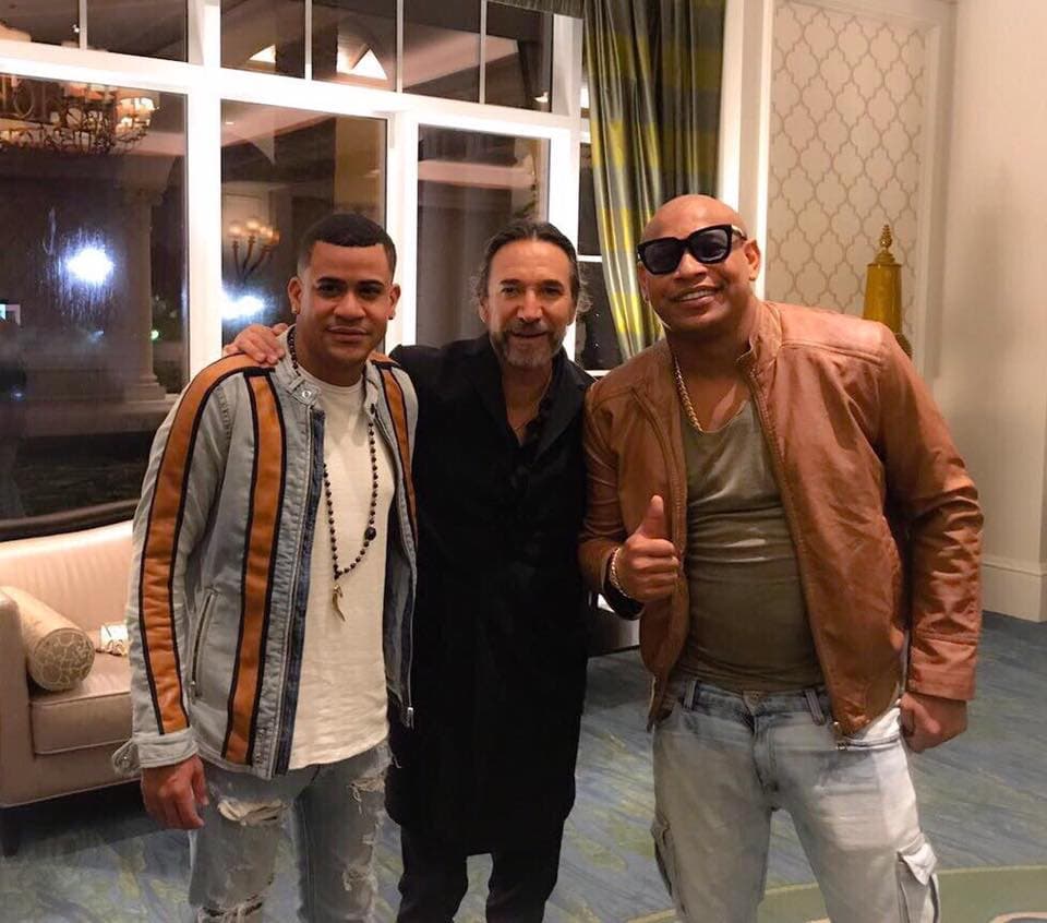 Los cubanos de 'Gente de zona' no se quisieron perder el espectáculo de Marco Antonio Solís, pues aseguran son fans del cantautor mexicano.
