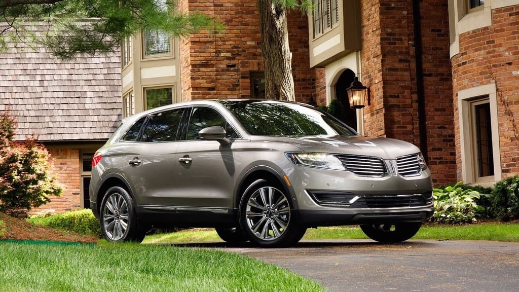 <b>Lincoln MKX</b>:
<br>
<br>La lujosa y competente crossover mediana de Lincoln es construida en la planta de Ford en 
<b>Oakville, en la provincia canadiense de Ontario en Canadá</b>.