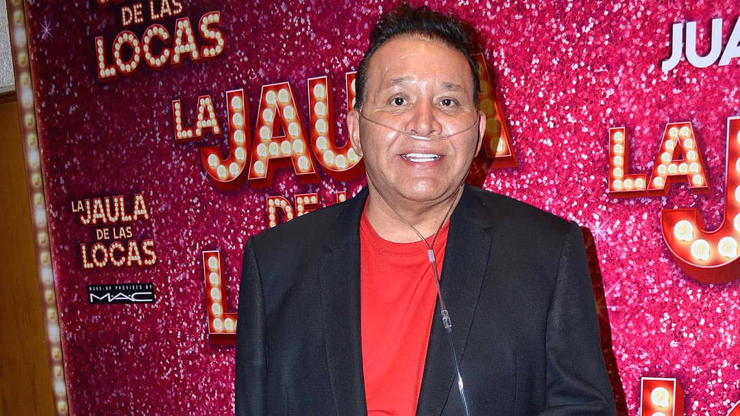 <b>Tony Flores</b>, actor y comediante mexicano, 
<b><a href="http://www.univision.com/programas/novelas/dan-a-conocer-la-ultima-foto-de-tony-flores-horas-antes-de-fallecer">falleció la noche del 5 de marzo</a></b> en la Ciudad de México, debido a Esclerosis Lateral Amiotrófica (ELA) que padecía.
